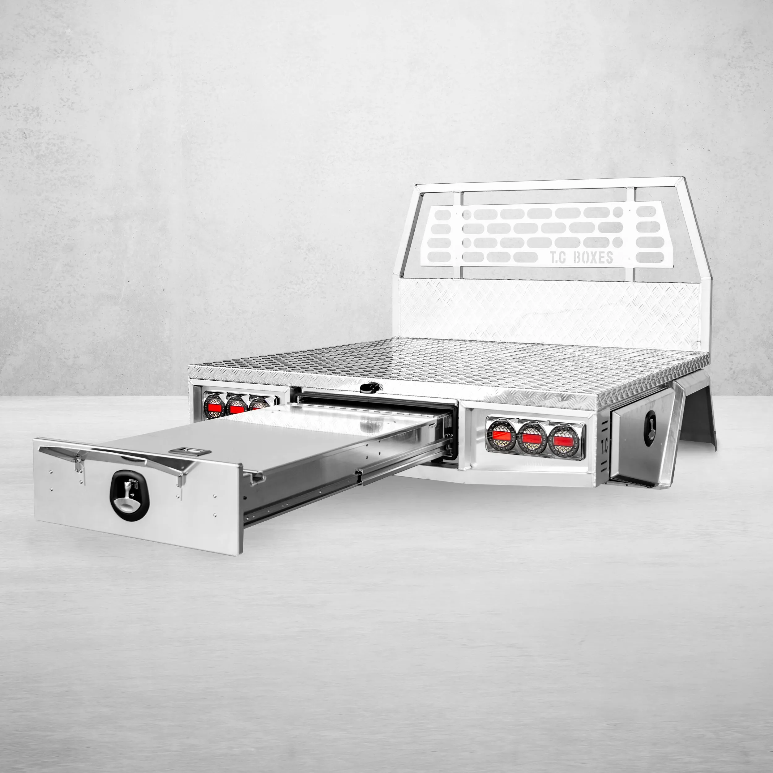 Aluminium Tray w/Headboard 1950mm - Alloy