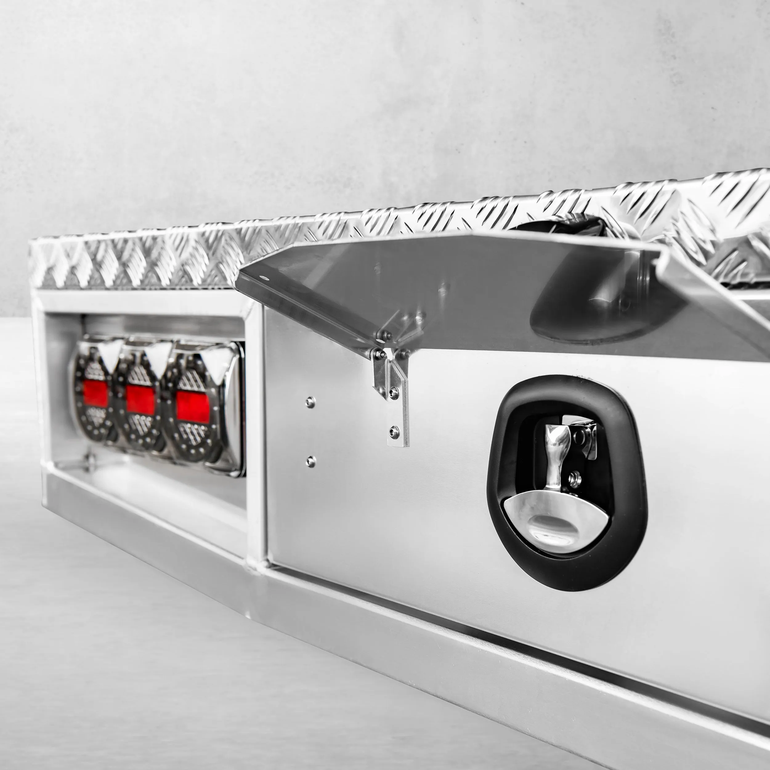 Aluminium Tray w/Headboard 1950mm - Alloy
