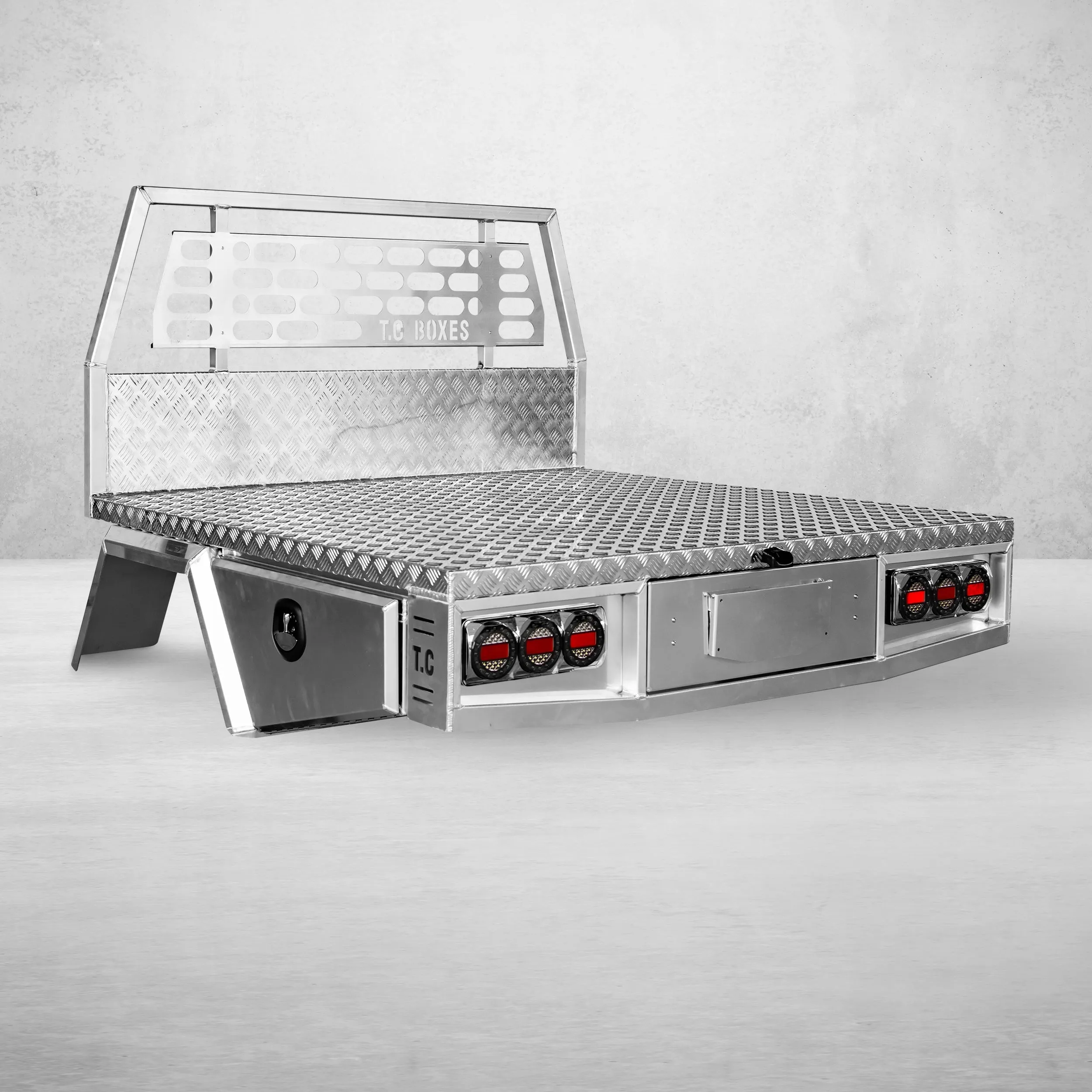 Aluminium Tray w/Headboard 1950mm - Alloy