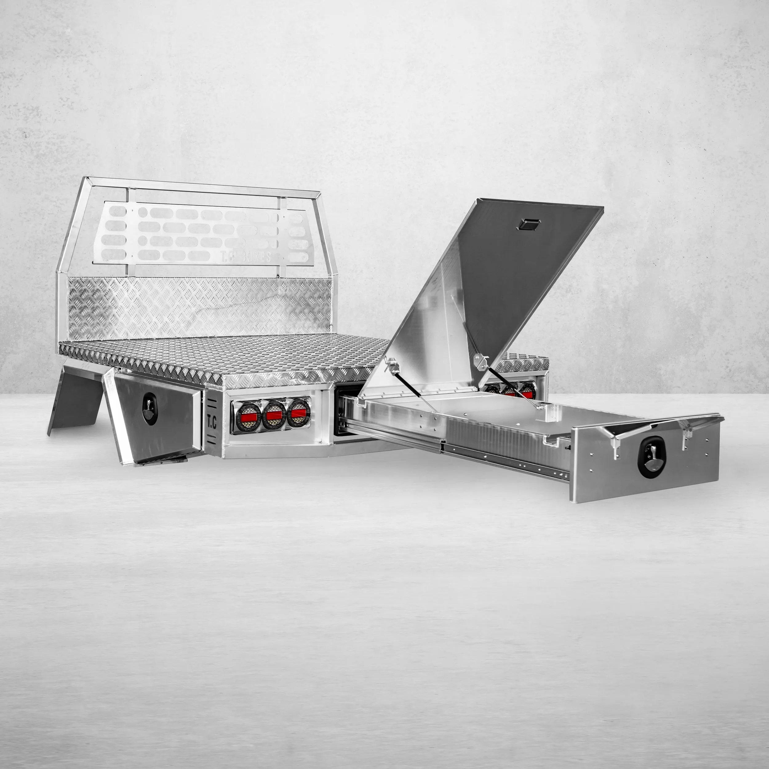 Aluminium Tray w/Headboard 1950mm - Alloy