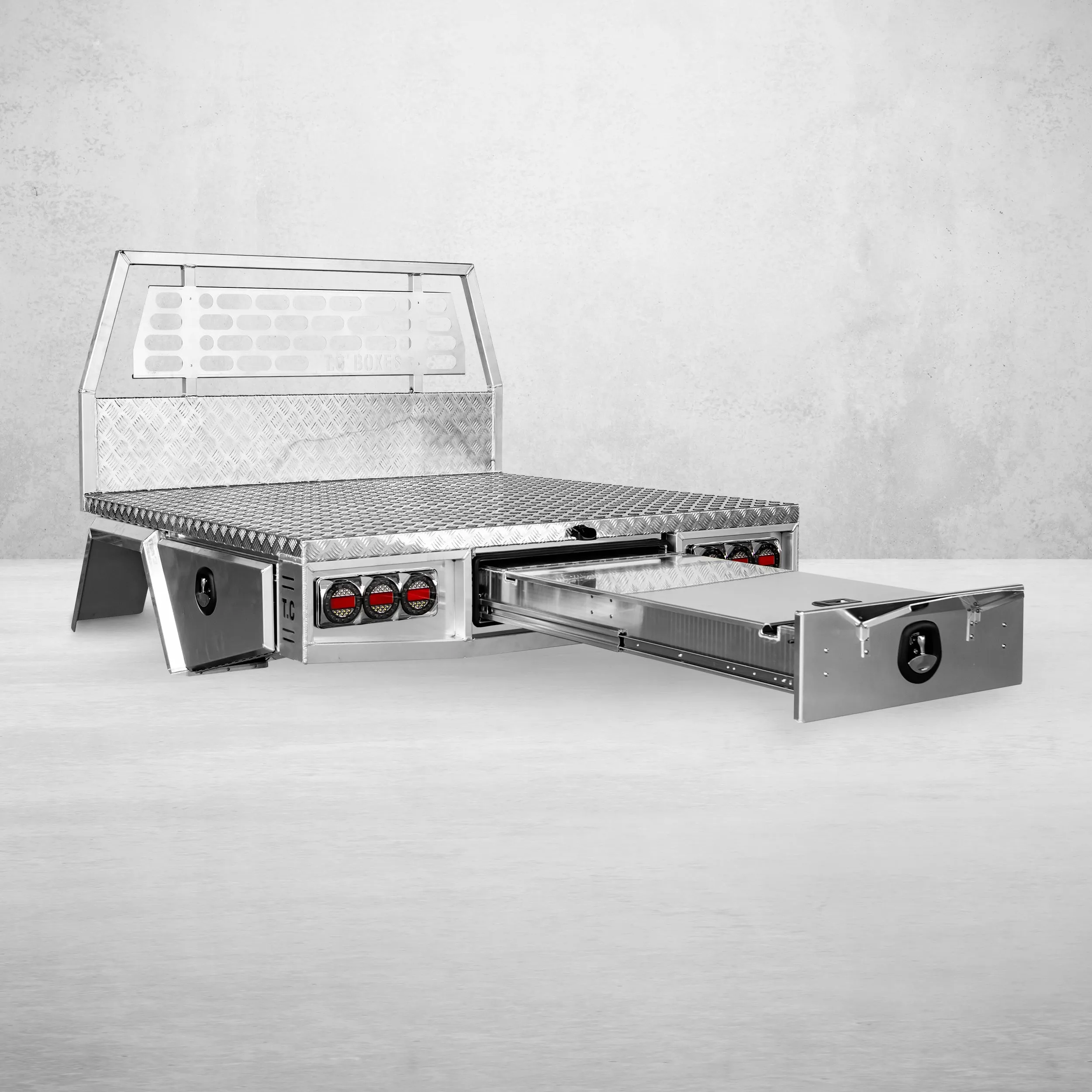 Aluminium Tray w/Headboard 1950mm - Alloy