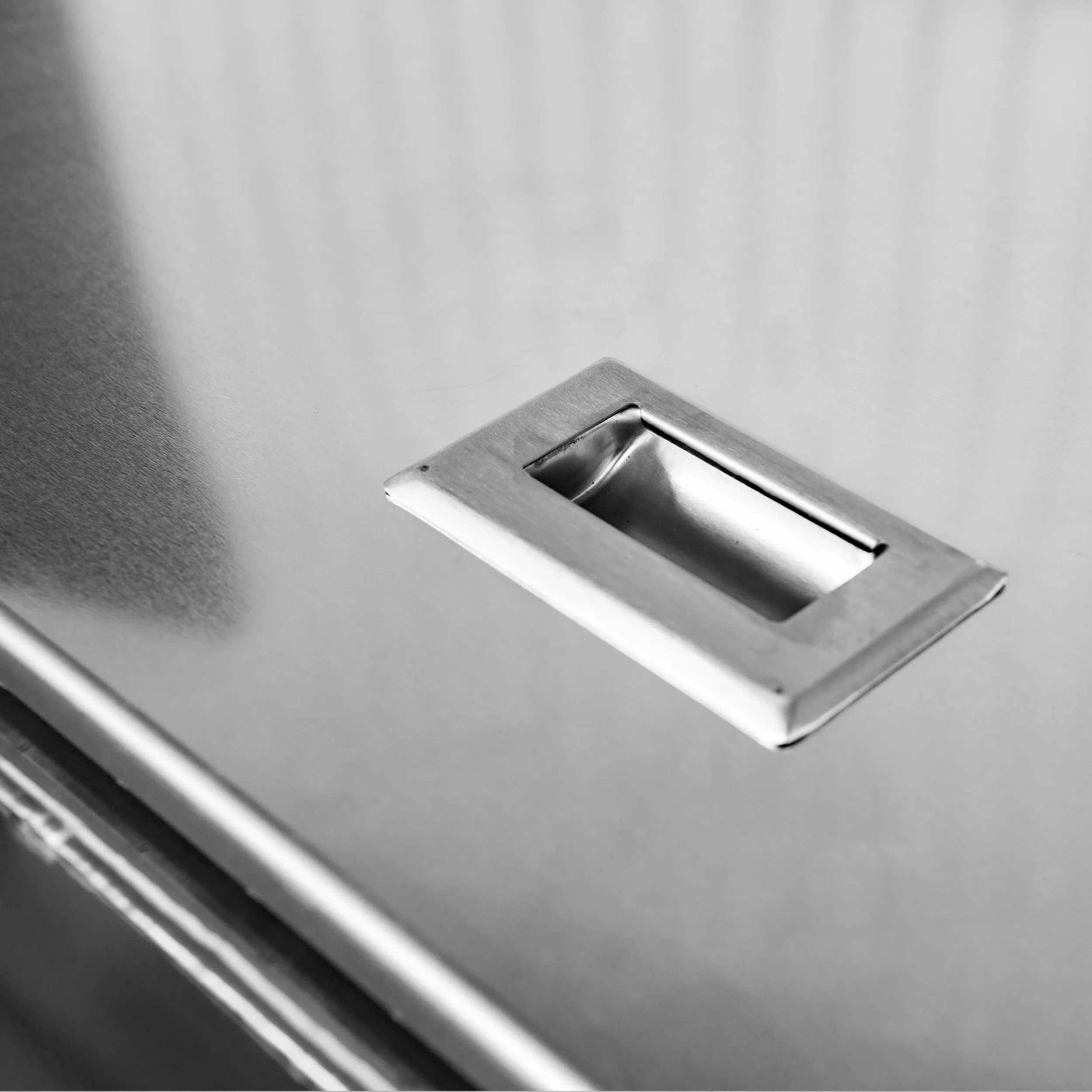 Aluminium Tray w/Headboard 1950mm - Alloy