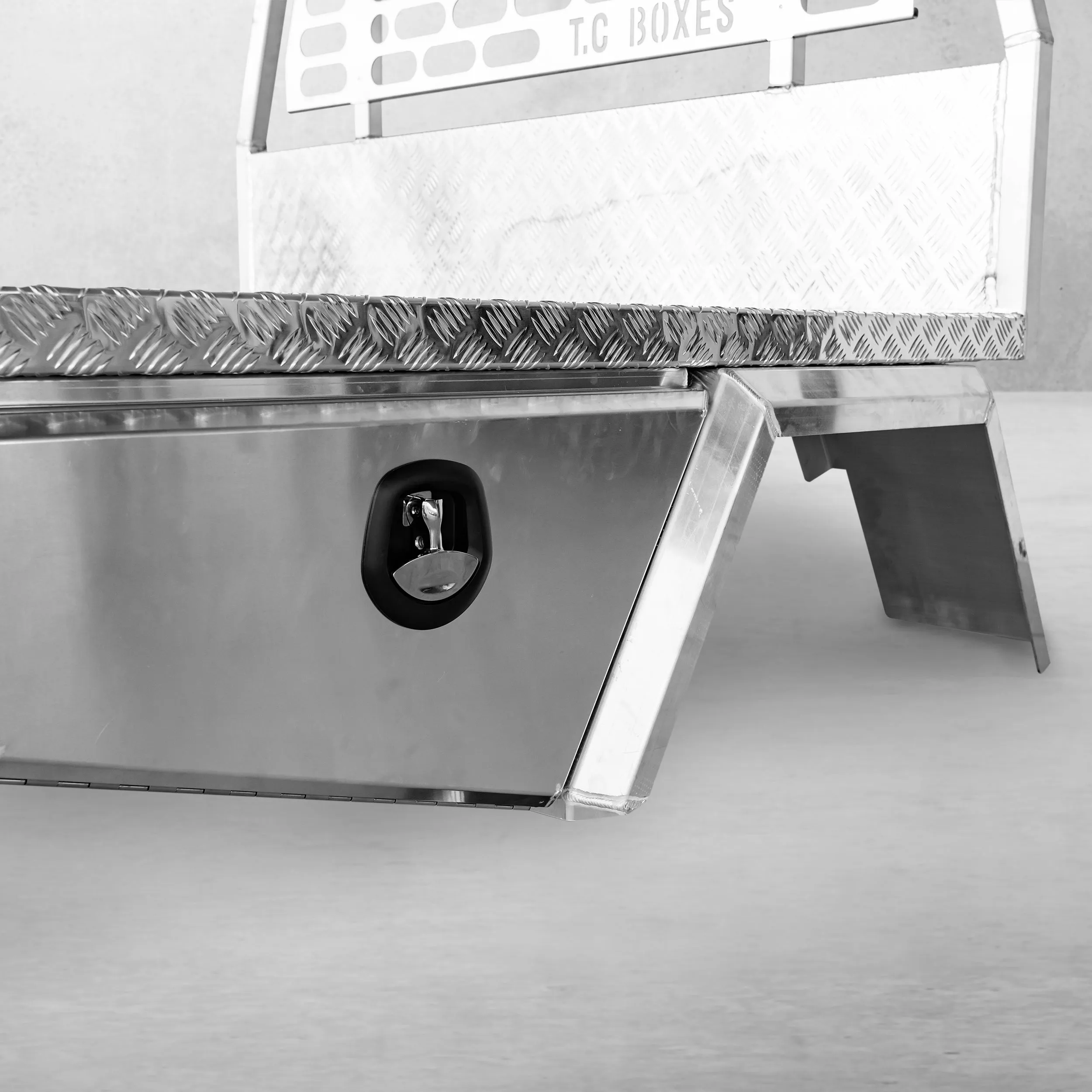 Aluminium Tray w/Headboard 1950mm - Alloy