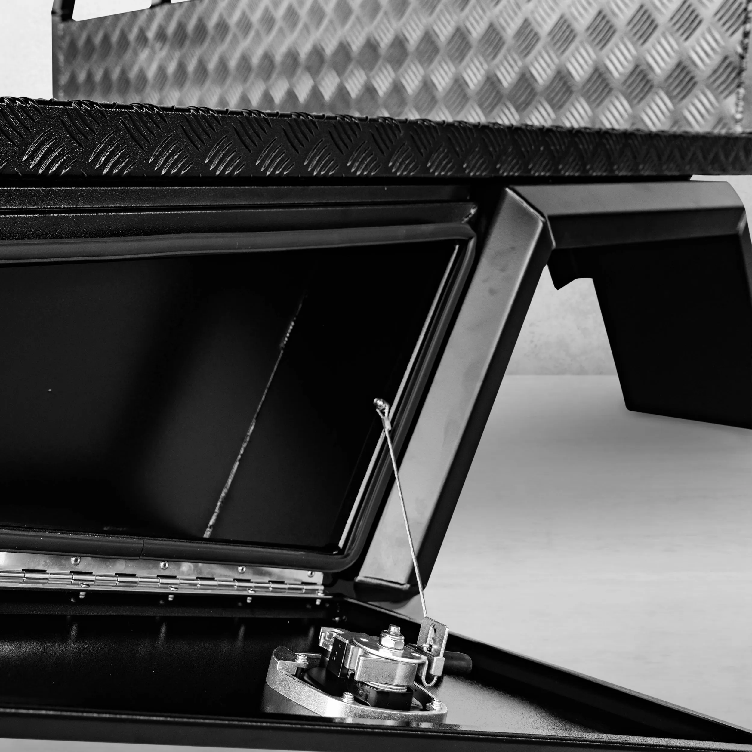 Aluminium Tray w/Headboard 2100mm - Black